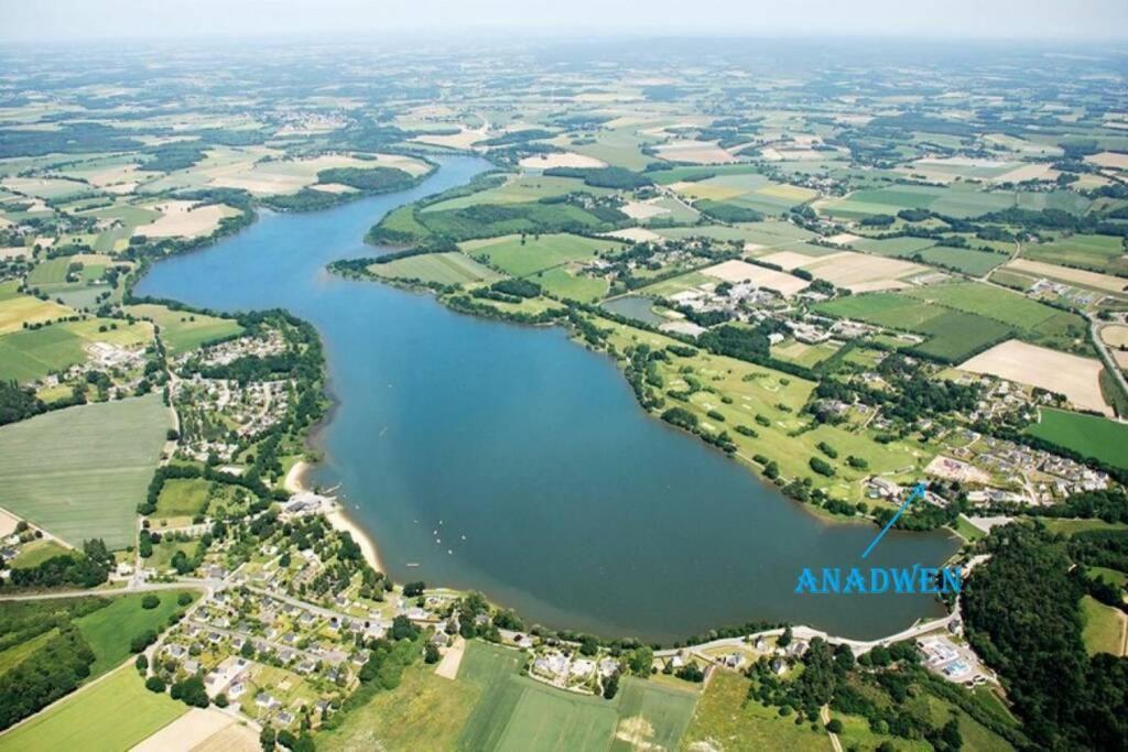 Ploërmel Cottage Anadwen Au Pied Du Lac Au Duc Et Son Golf מראה חיצוני תמונה