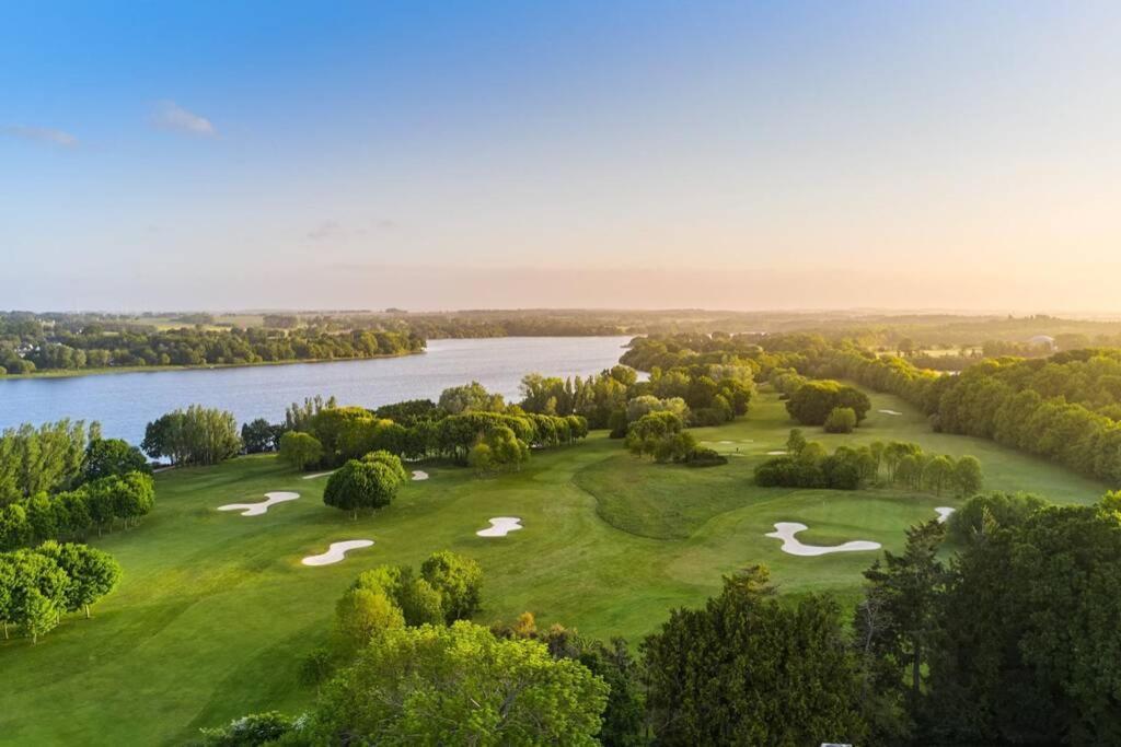 Ploërmel Cottage Anadwen Au Pied Du Lac Au Duc Et Son Golf מראה חיצוני תמונה